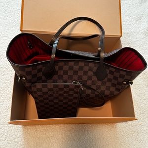 Louis Vuitton Neverfull MM bag with red insert, and wristlet